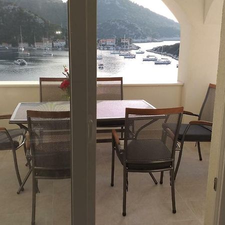 Apartment Zaklopatica Lastovo Bagian luar foto