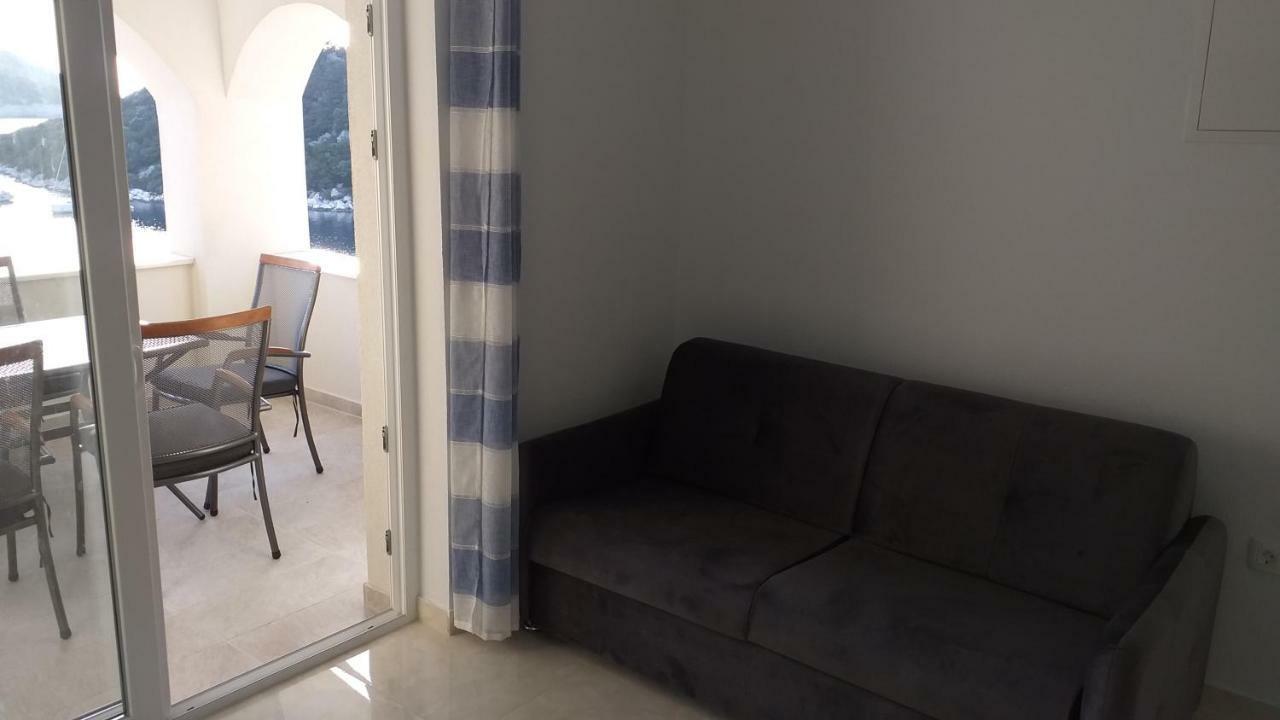 Apartment Zaklopatica Lastovo Bagian luar foto