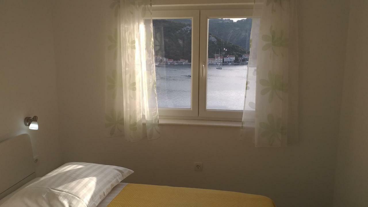 Apartment Zaklopatica Lastovo Bagian luar foto