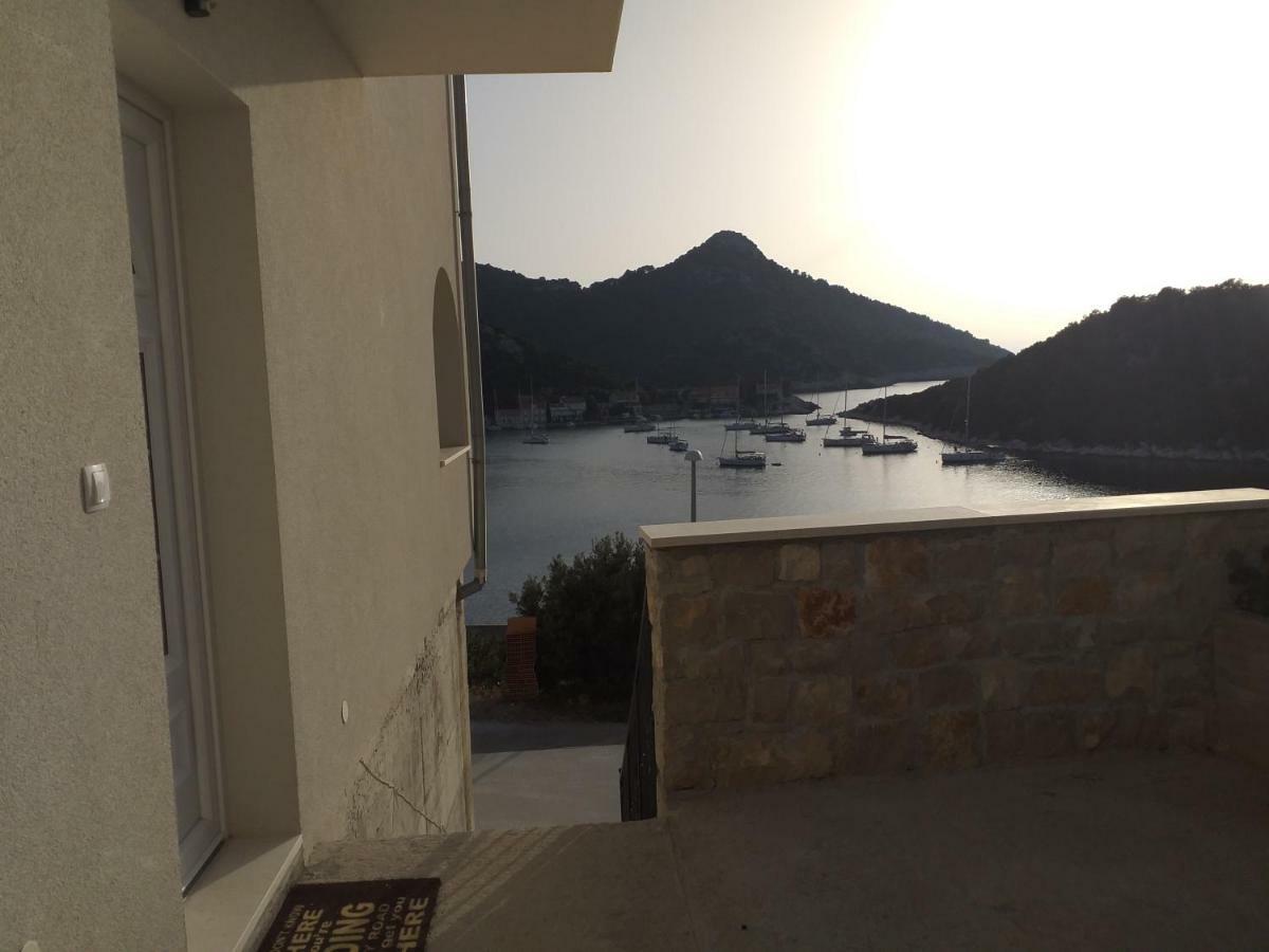 Apartment Zaklopatica Lastovo Bagian luar foto