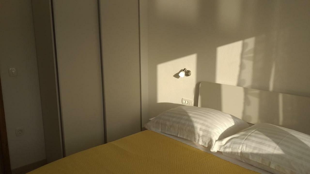 Apartment Zaklopatica Lastovo Bagian luar foto