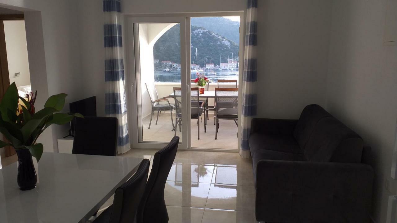 Apartment Zaklopatica Lastovo Bagian luar foto